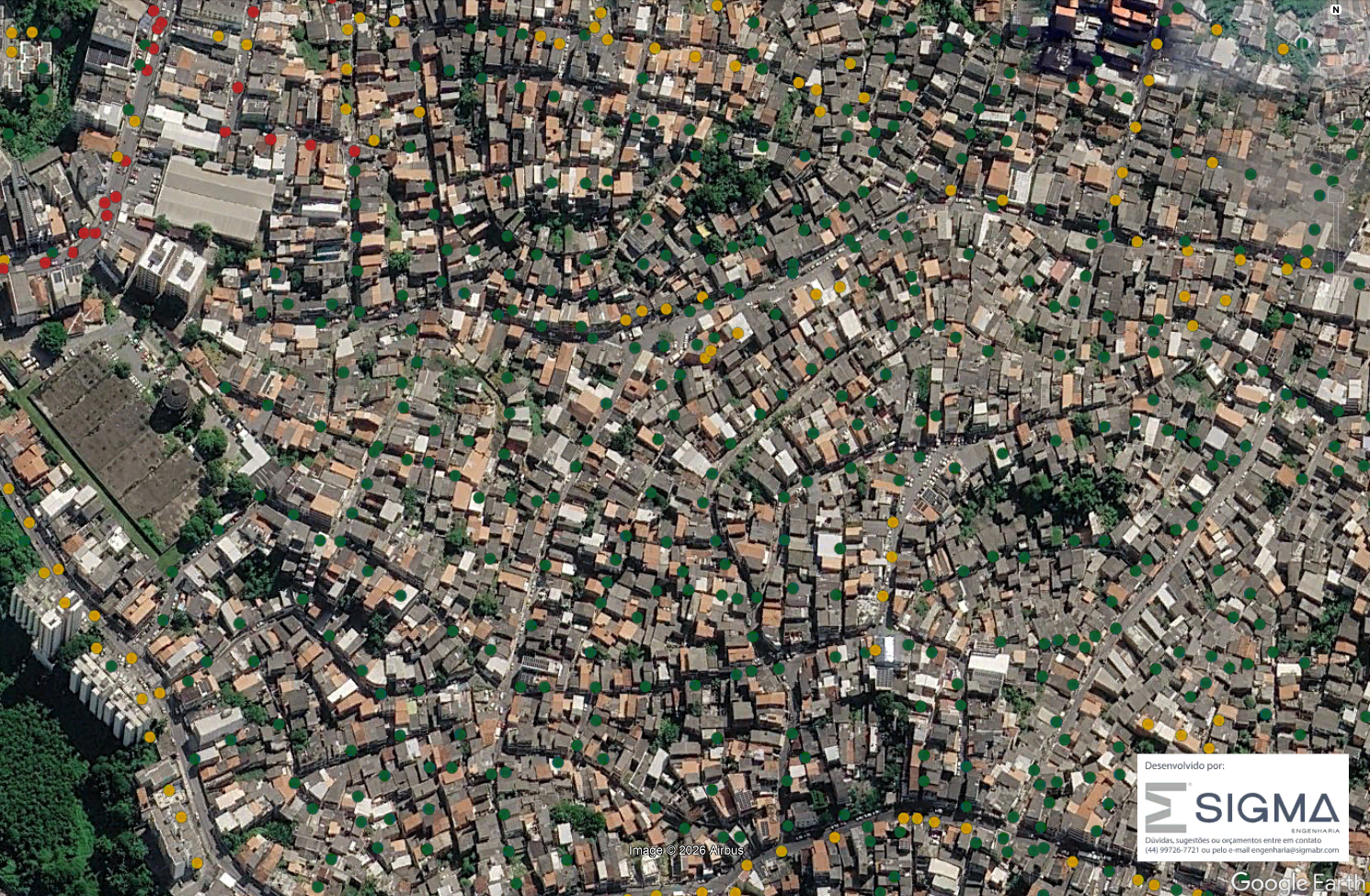 Camada de postes aberta no Google Earth, com marcadores coloridos sobre o mapa